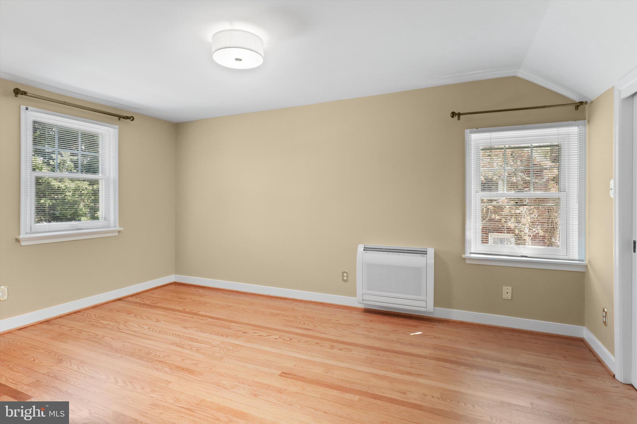 BARCROFT FOREST - Residential