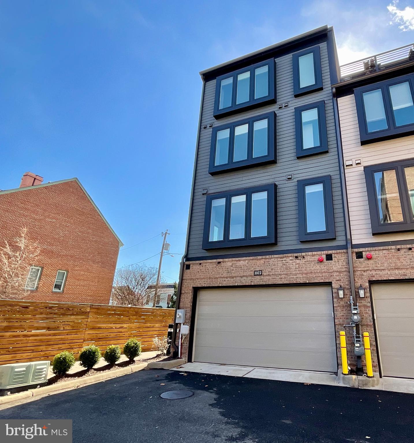 SLADE - Residential Lease