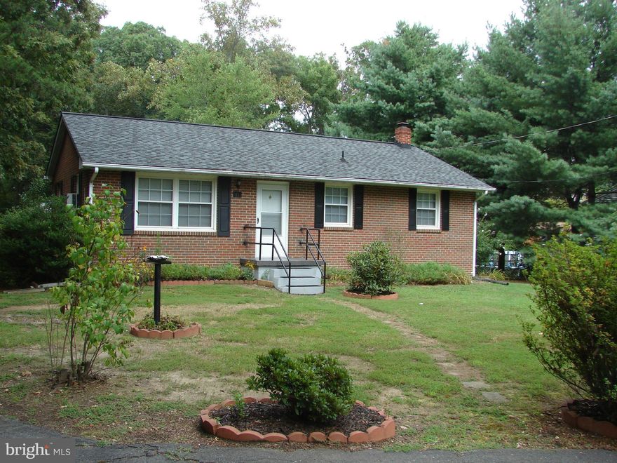Ready for Occupancy! Lovely Rambler on 1 Acre.Beautifully renovated!, Eat-in kitchen w/ ceramic tile floor, Large living rm, 3 good size bdrms, Full bath with ceramic tile, new sink, Lower level with half bath also newly renovated, New ceramic tile recreation room. Laundry rm with washer/ dryer, cabinets, window! Close to RT. 1 and minutes from I-95 and also to VRE! Lawn care taken care  by owner!
