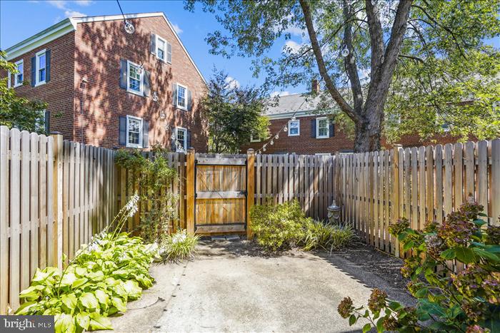 FAIRLINGTON VILLAGES - Residential Lease