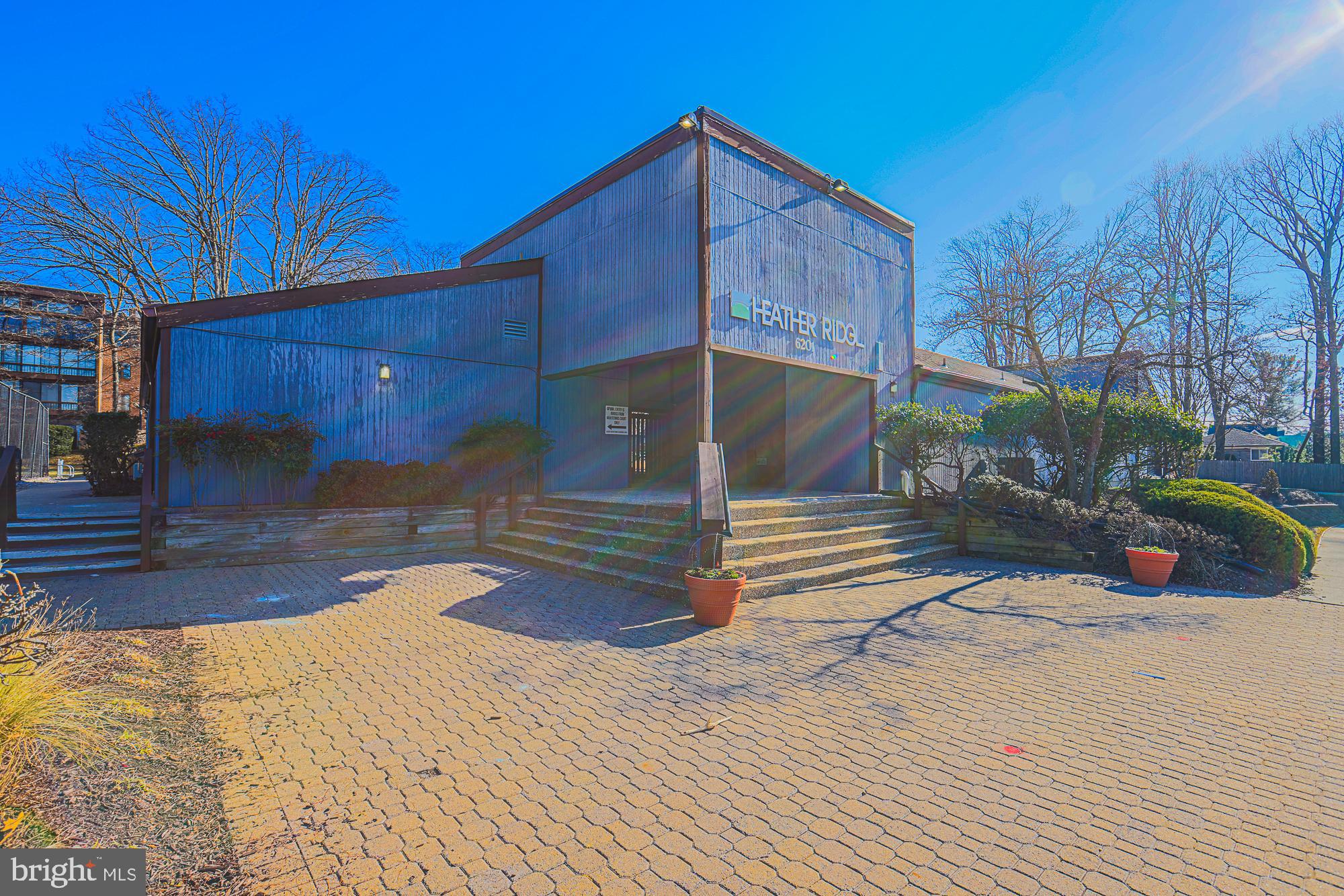 CROSS COUNTRY - Residential