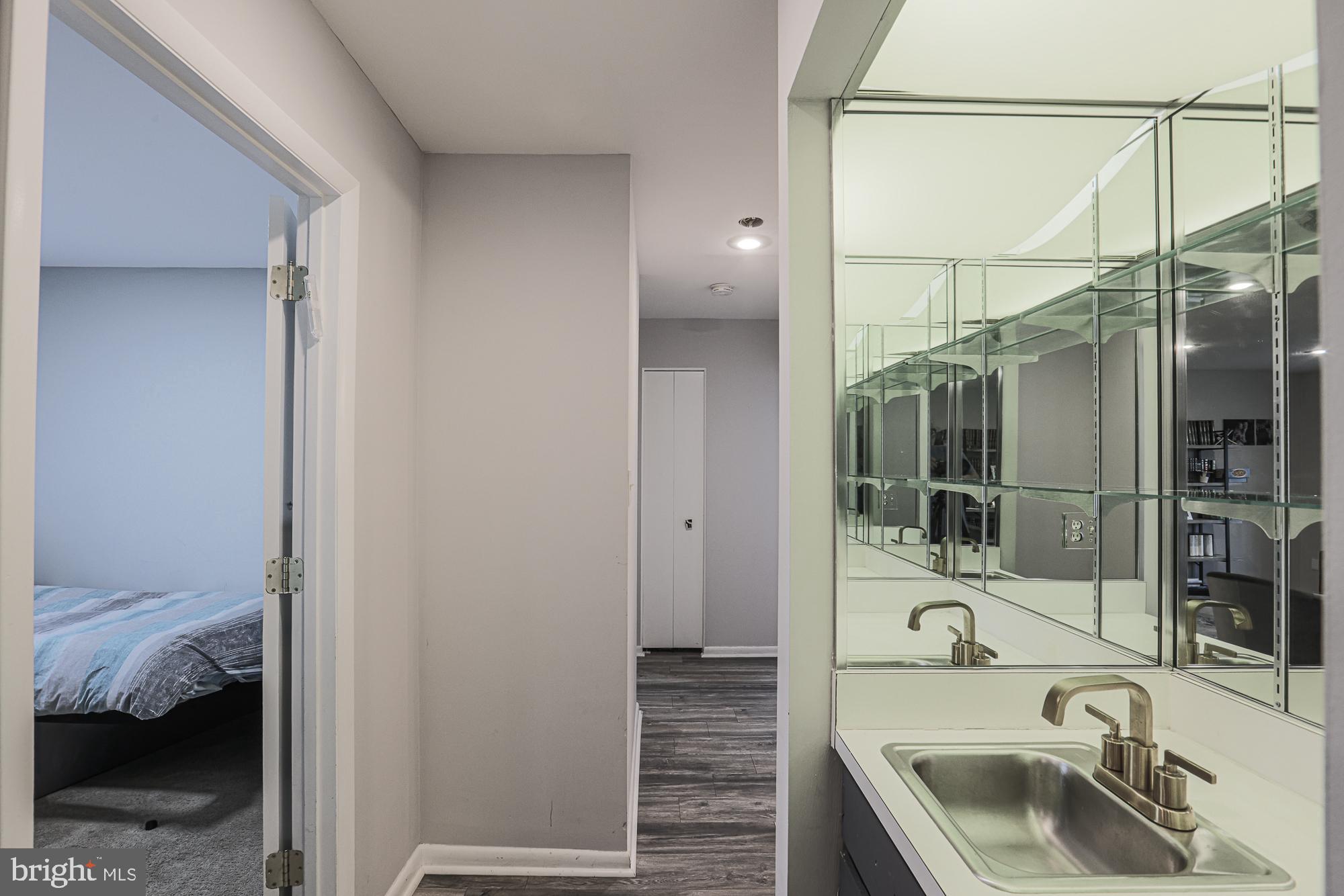 CROSS COUNTRY - Residential