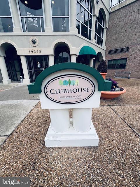 LANSDOWNE WOODS - Residential