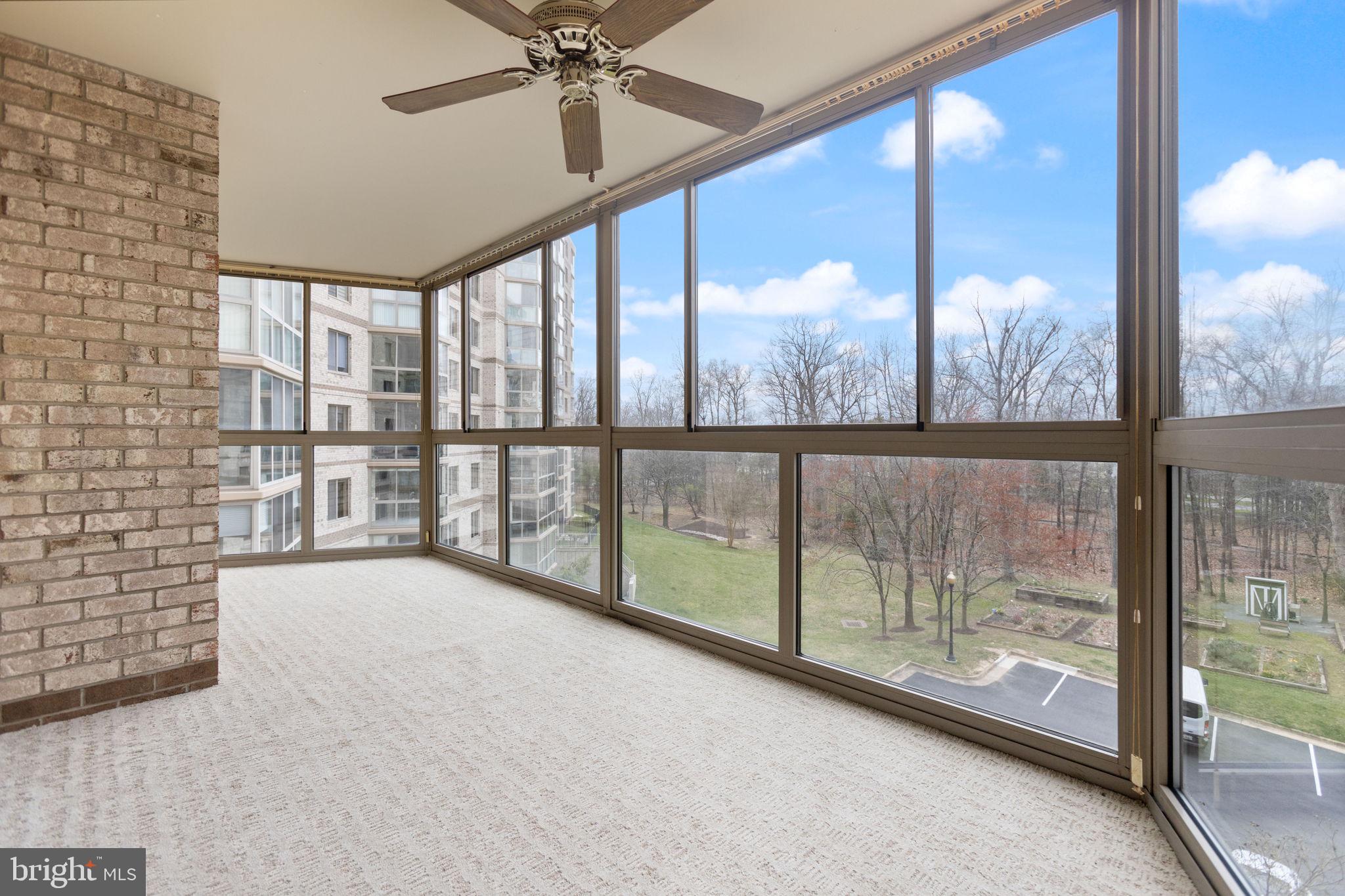 LANSDOWNE WOODS - Residential