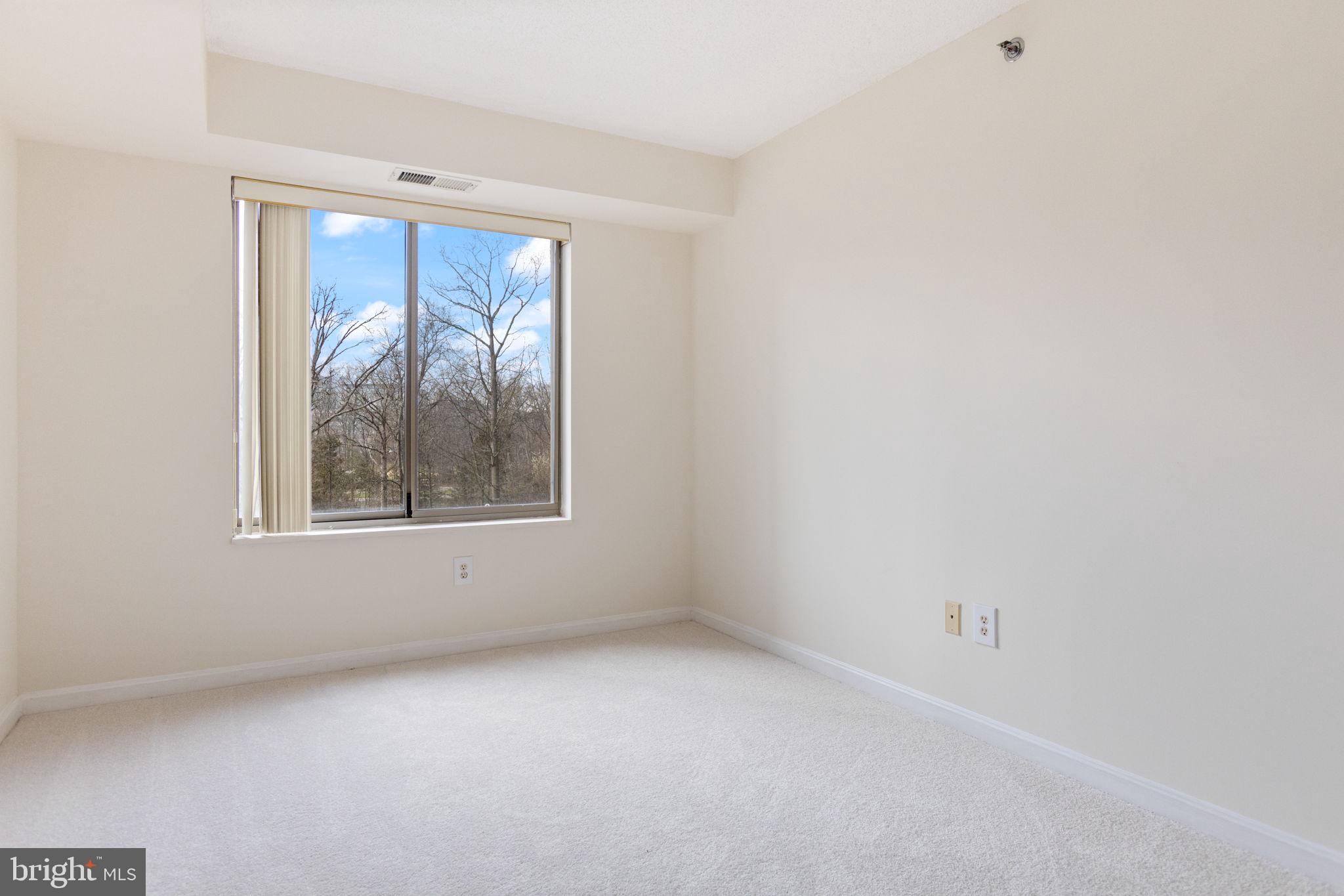 LANSDOWNE WOODS - Residential