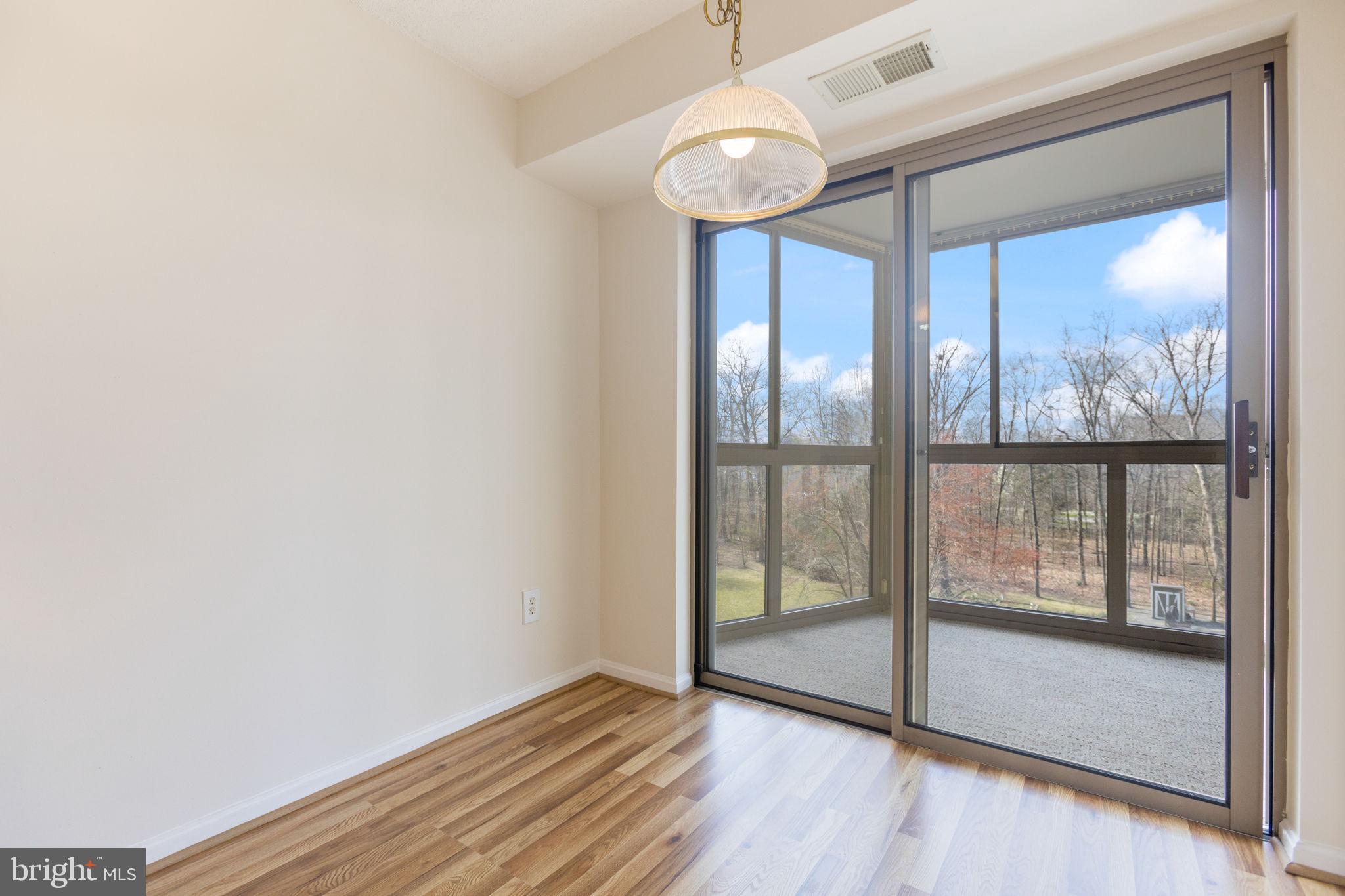 LANSDOWNE WOODS - Residential