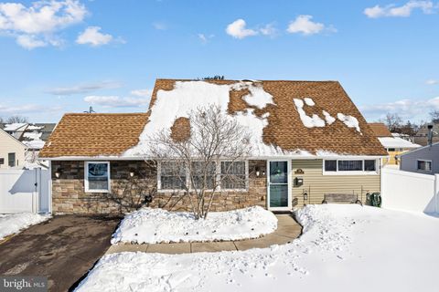 28 MACINTOSH ROAD LEVITTOWN PA 19056