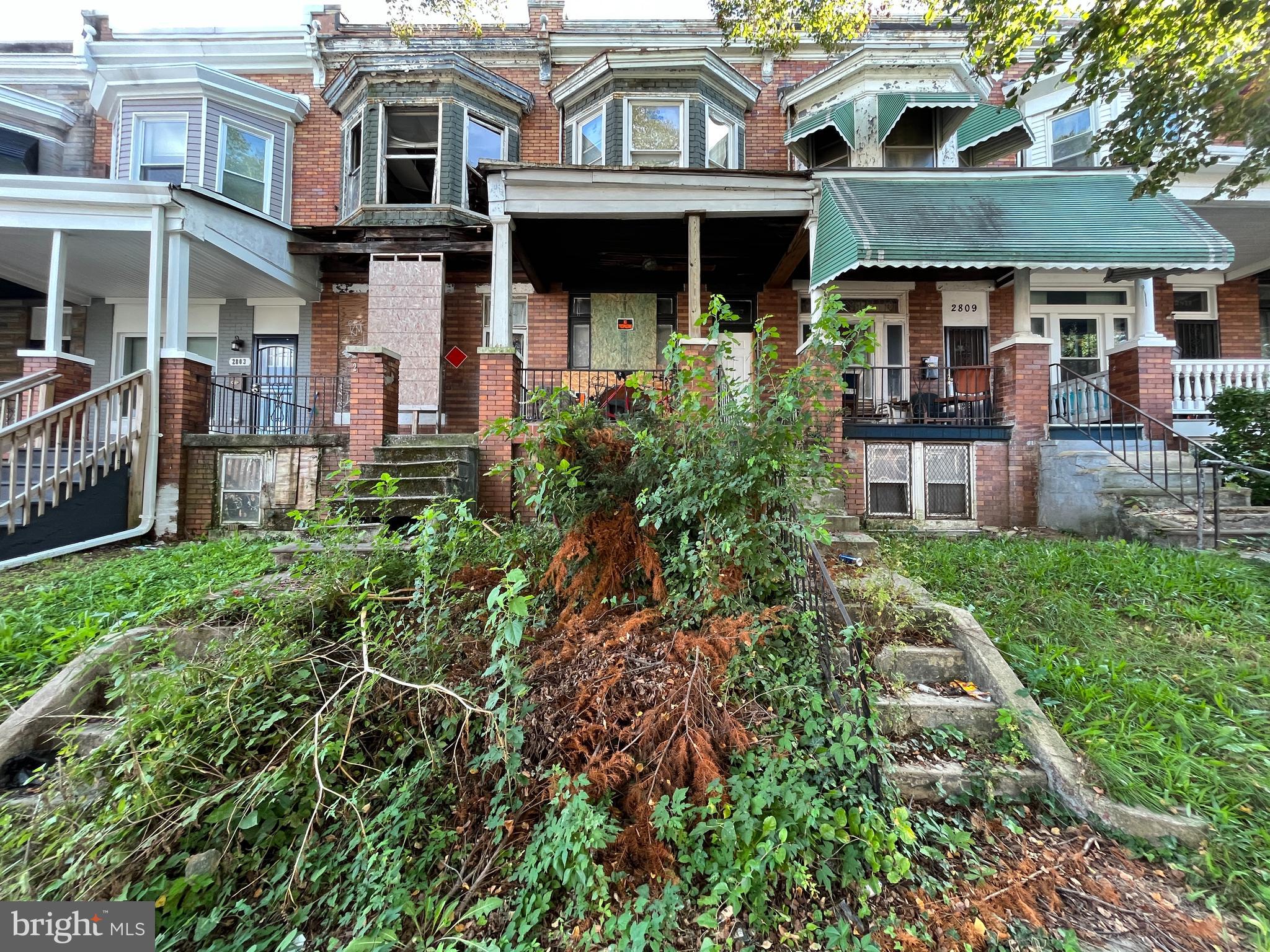ONLINE AUCTION: Bidding begins 10/20/2025 @ 10:00 AM. Bidding ends 10/22/2025 @ 7:10 PM. List Price is Suggested Opening Bid. Deposit: $5,000.
This two-story townhouse is located in the Winchester neighborhood of Baltimore City. Residents can enjoy the nearby attractions such as Leon Day Park, Coppin State University, and Gwynns Falls Park. The property is vacant. Major traffic access is facilitated via Gwynns Falls Parkway, Hilton Parkway, and Garrison Boulevard, offering convenient connections to Downtown Baltimore and the I-83 corridor.