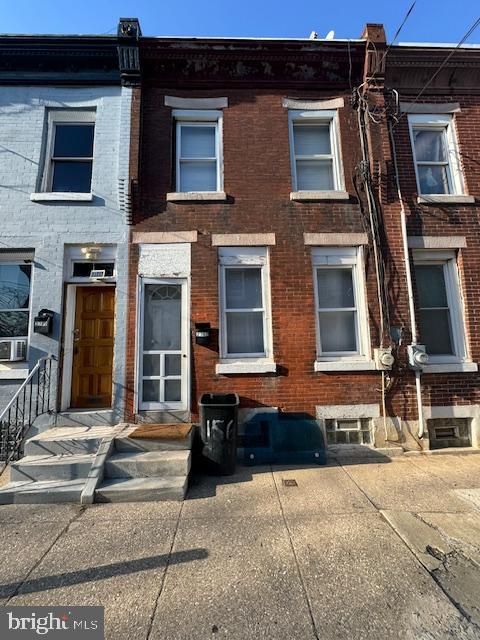 Great deal in the Richmond Neighborhood of Philadelphia, PA. Discover 2762 Martha St,
Philadelphia, PA 19134. It's a 2 bedroom, 1 bath and sits in 906 sq. ft. of space, which is full of potential.
Perfect for investors or savvy buyers. This property is currently Vacant and on Lock Box access.