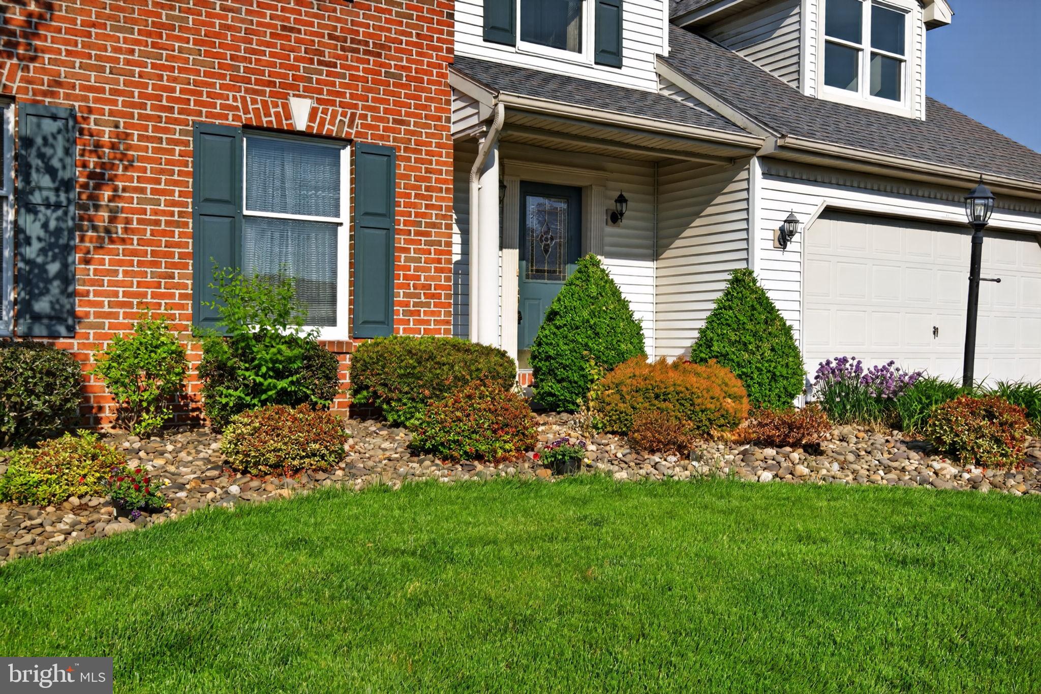 30 RED MAPLE CIRCLE