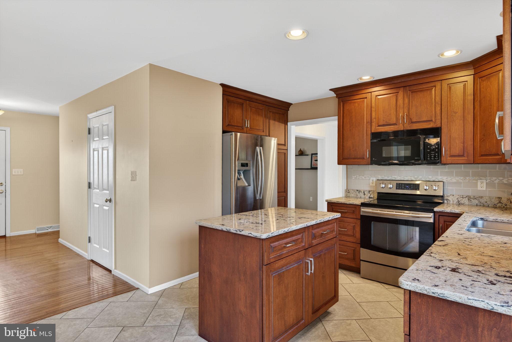 30 RED MAPLE CIRCLE