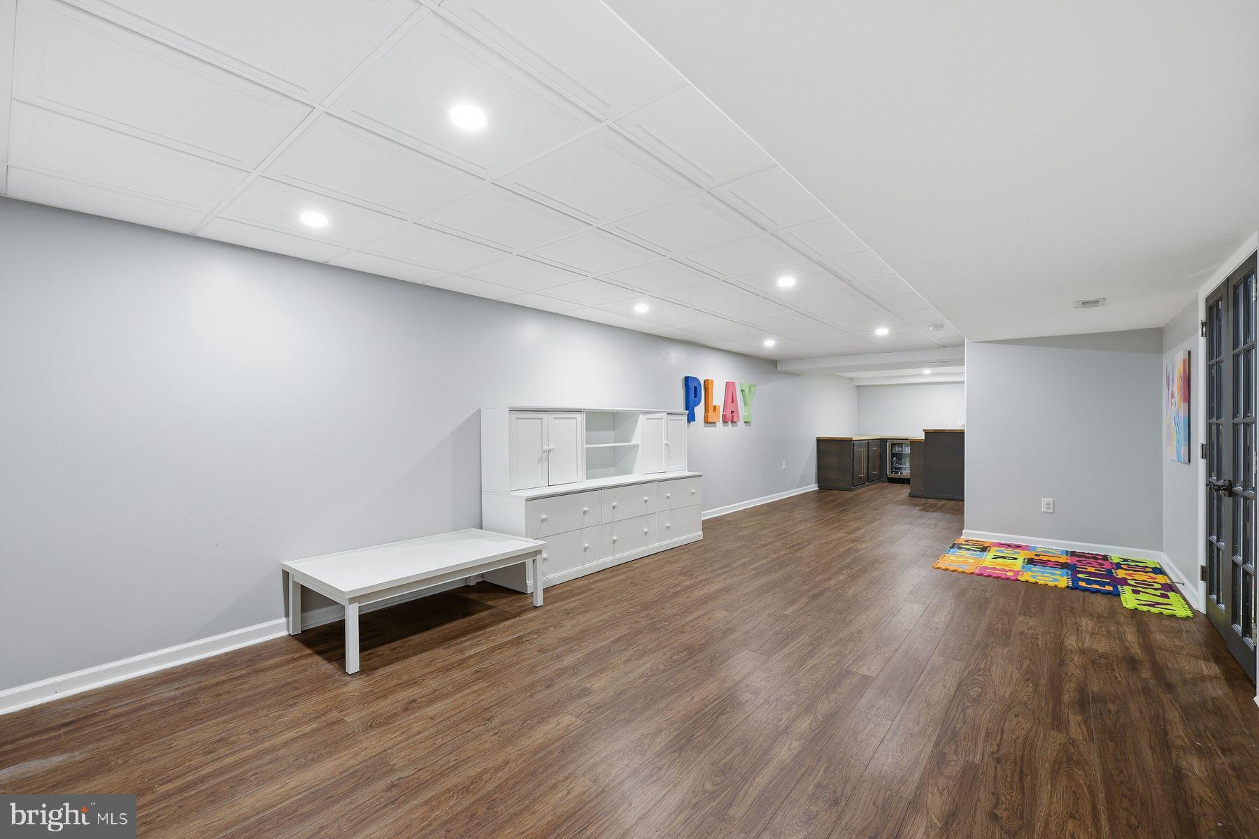 HIGH MEADOW - Residential