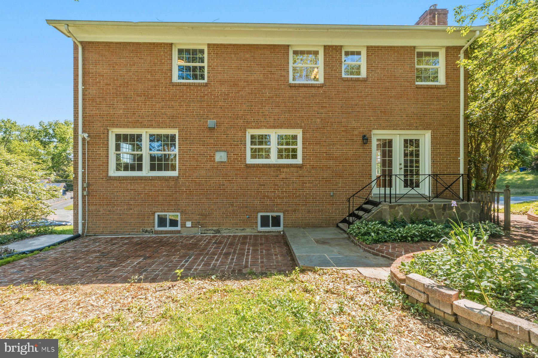 SPRINGBROOK MANOR - Residential