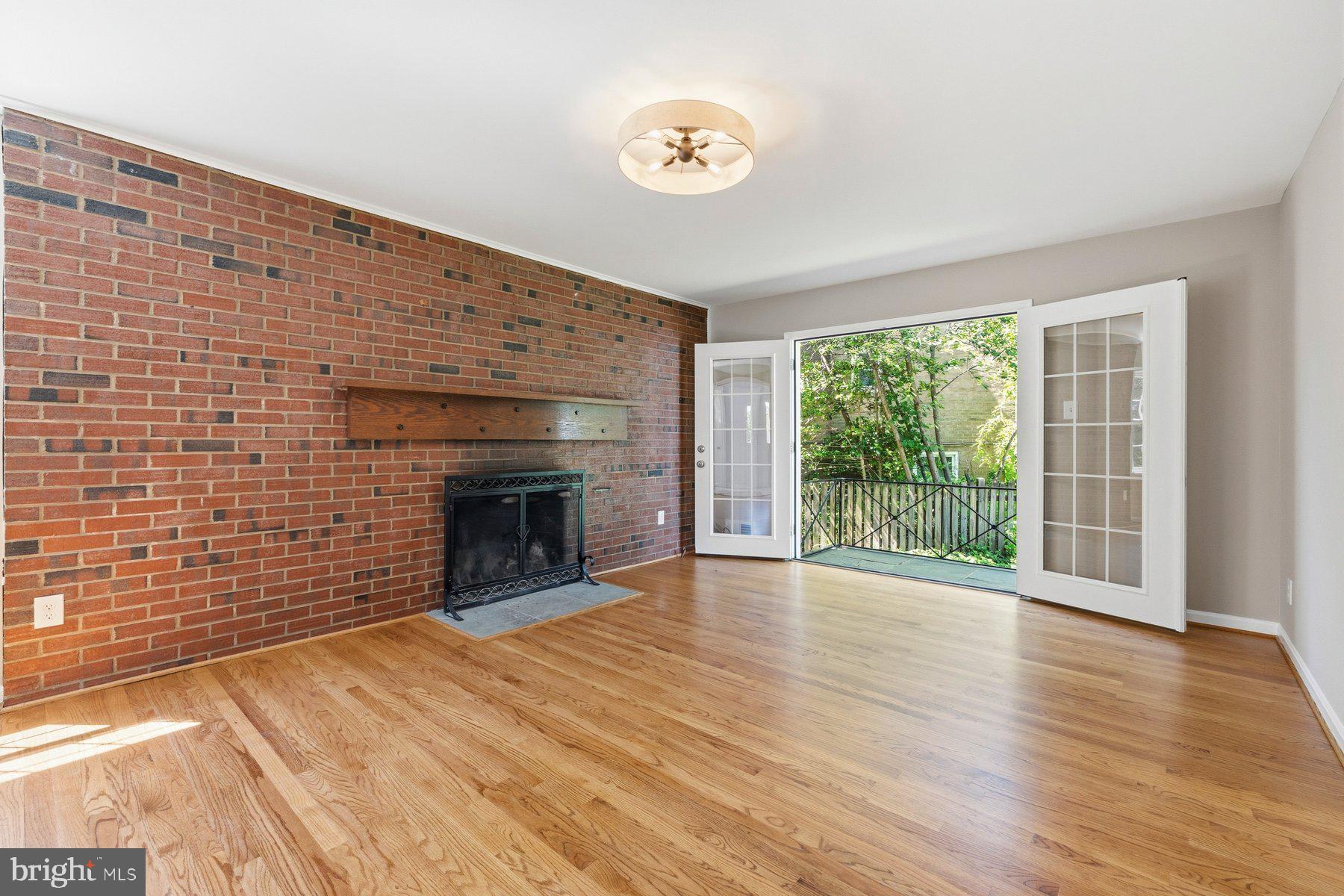 SPRINGBROOK MANOR - Residential