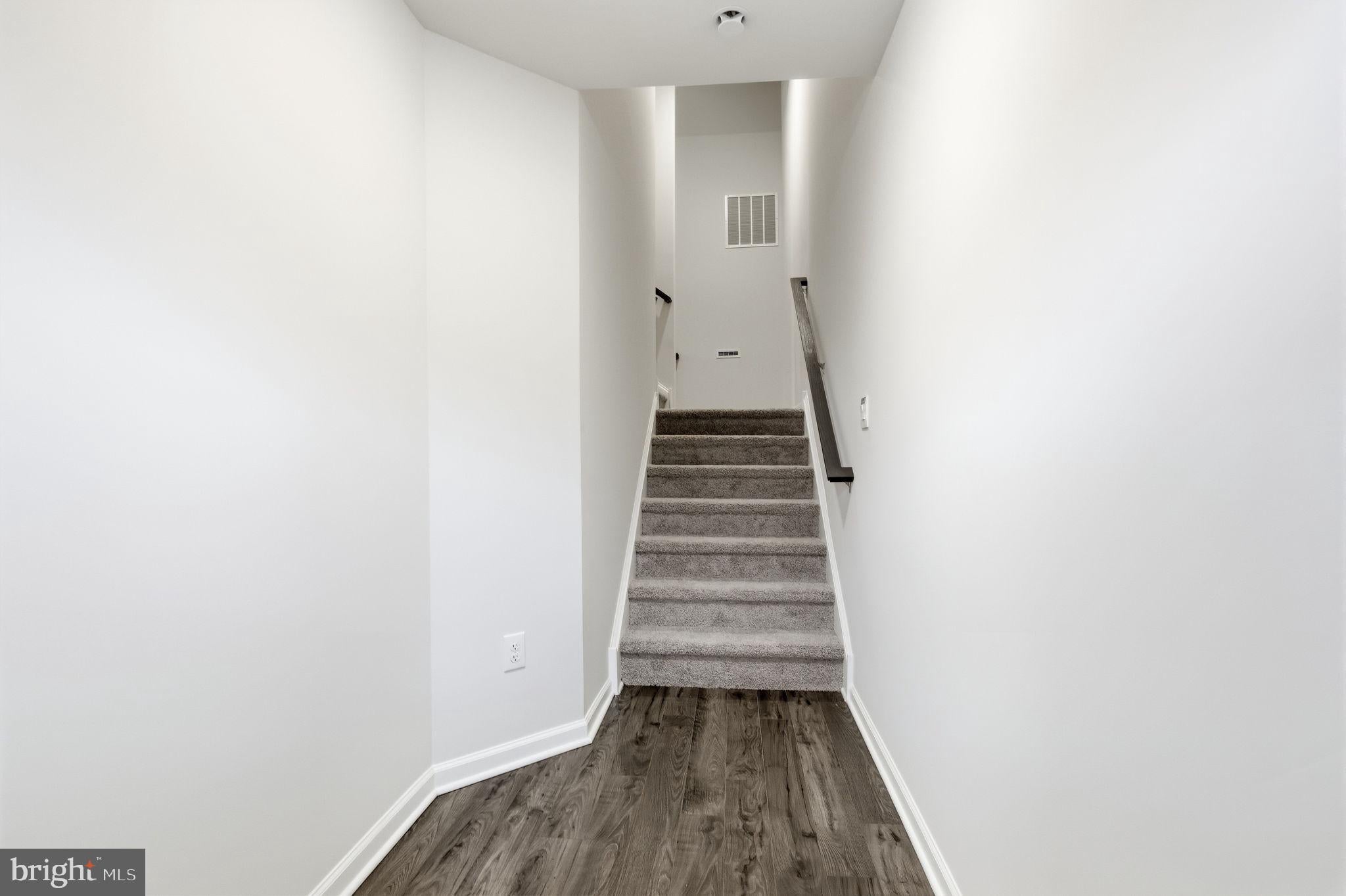 1076 MEADOWLARK DRIVE