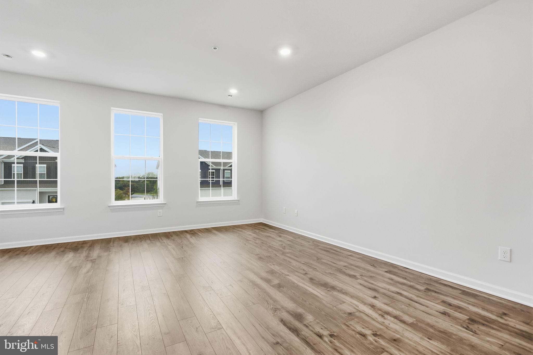1076 MEADOWLARK DRIVE