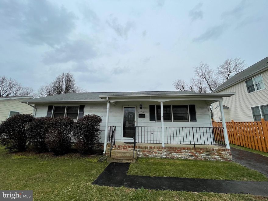 Charming 2 bedroom/ 1 bath rambler.  Minutes from 95, VRE, commuter lot & so much more!  Will be professionally cleaned between tenants.