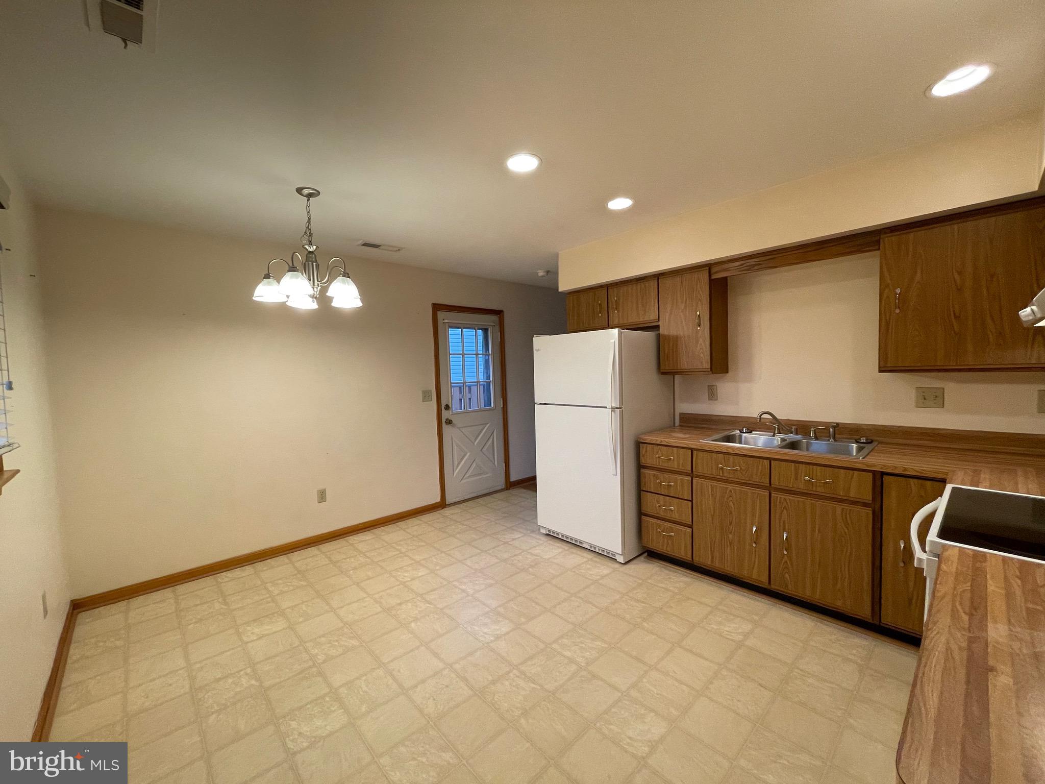 BELLEVUE COURT - Residential Lease