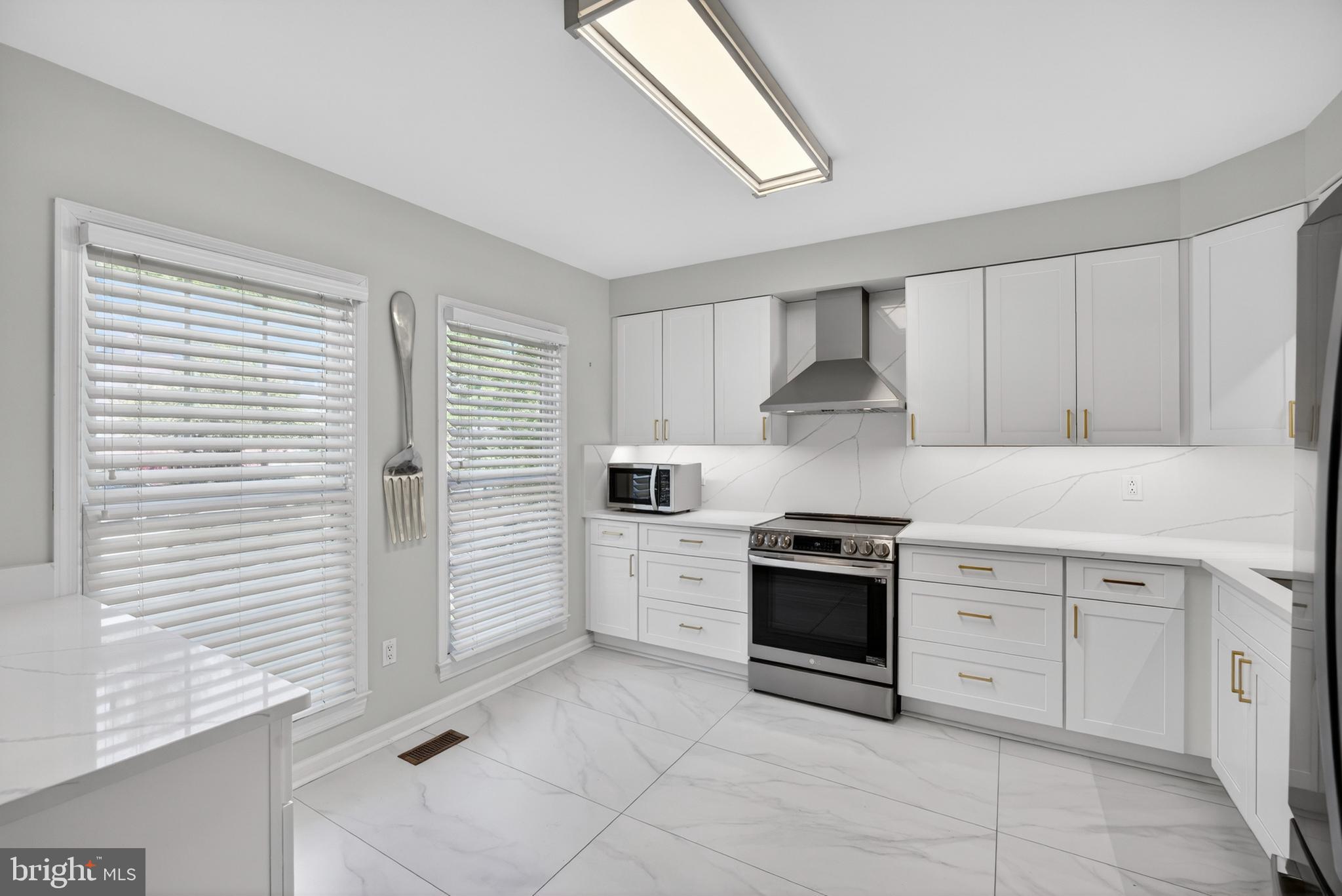 CROMWELL STATION - Residential