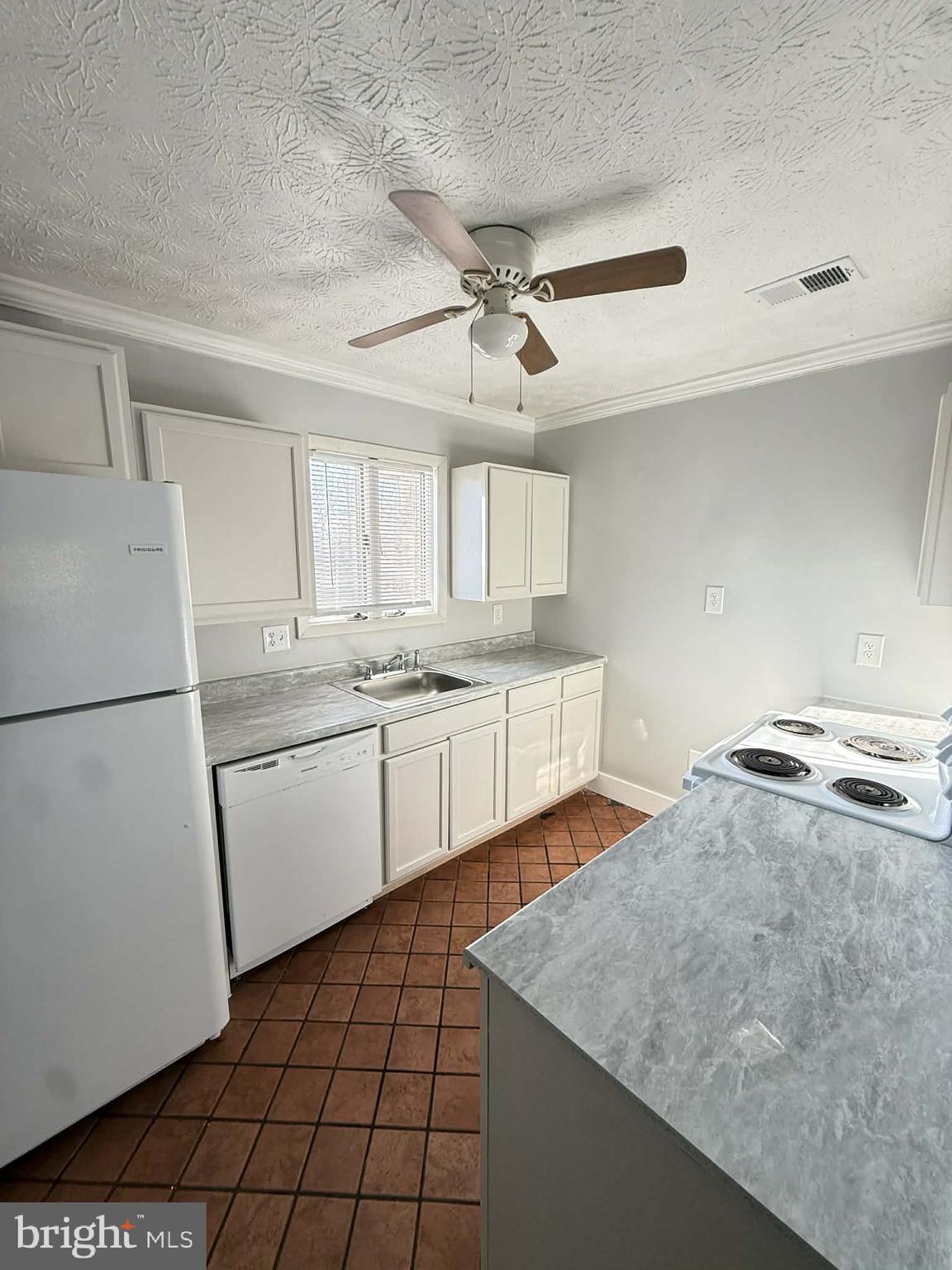 22020 GLOUCESTER COURT C-1