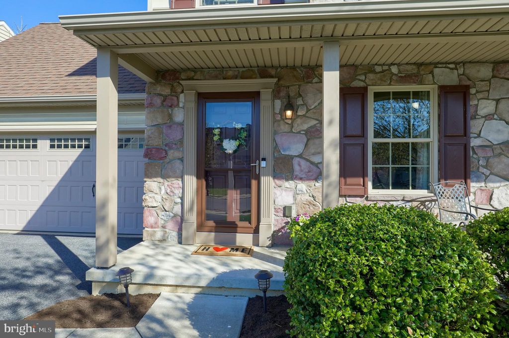 Photo of 1331 WILLOW CREEK DR, MOUNT JOY, PA 17552 (MLS # PALA2033522)