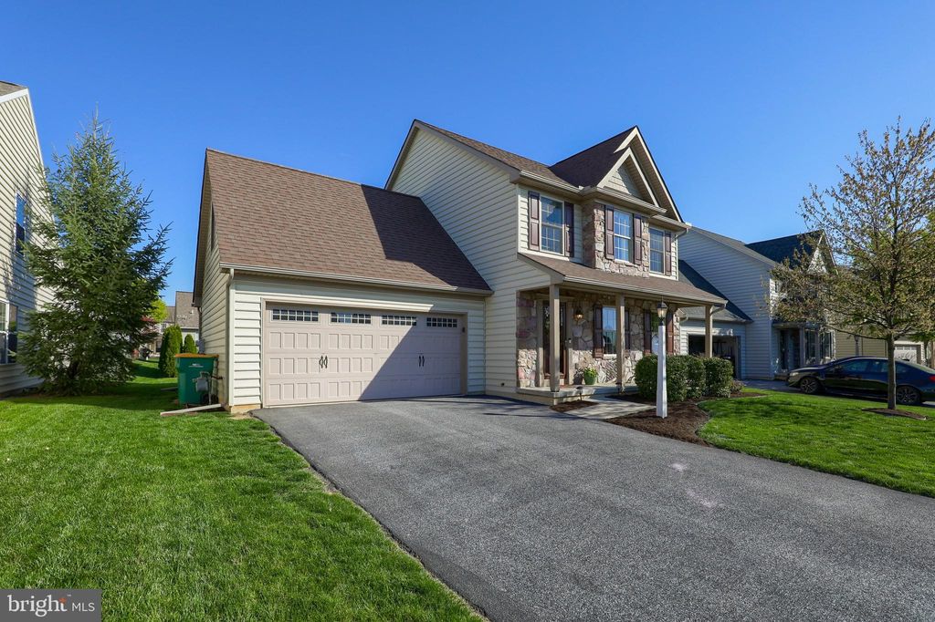 Photo of 1331 WILLOW CREEK DR, MOUNT JOY, PA 17552 (MLS # PALA2033522)