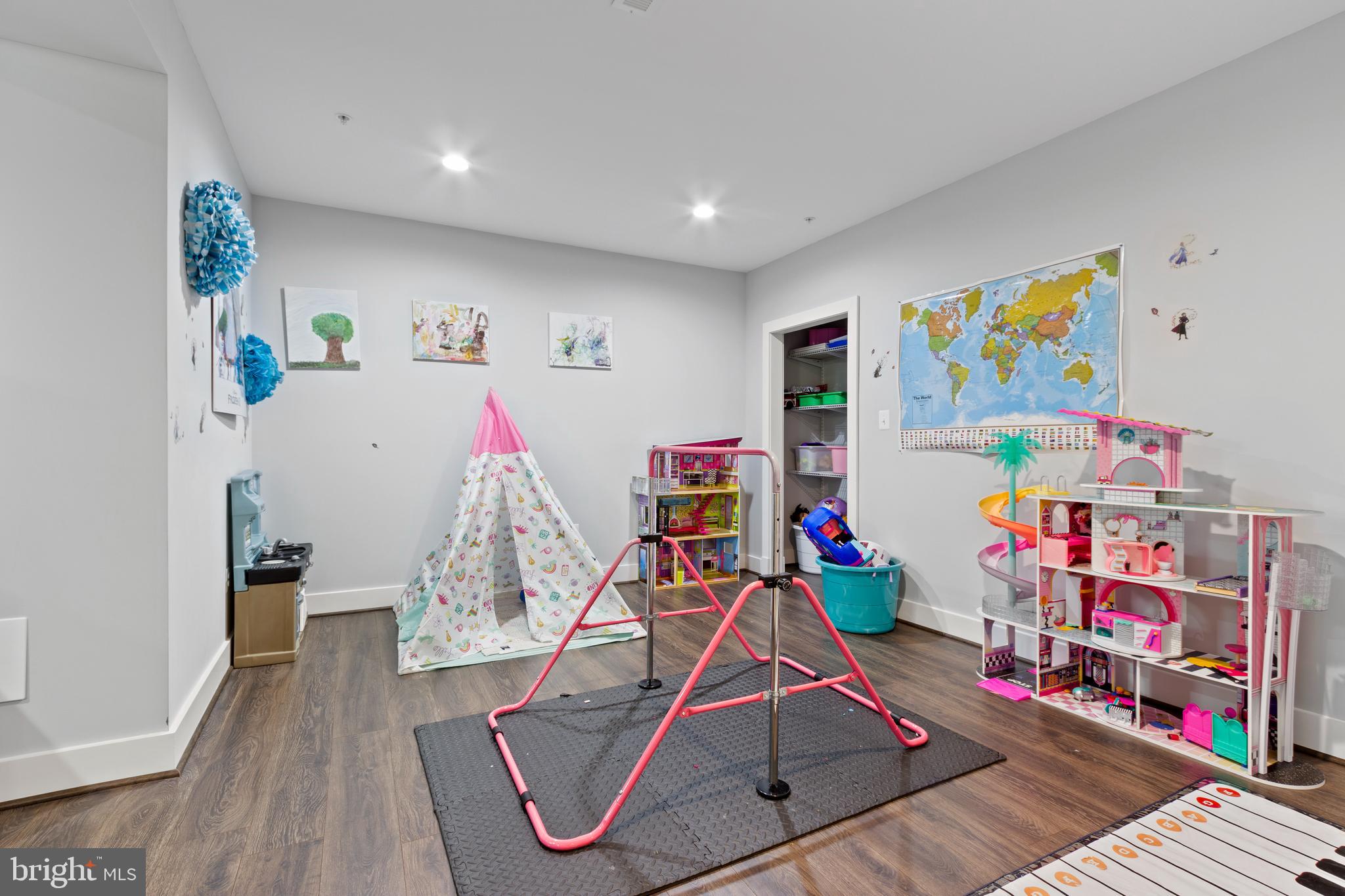 VILLAGES OF SAVANNAH - Residential