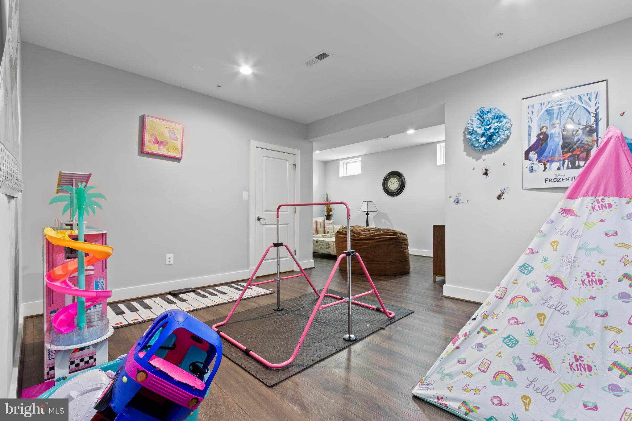 VILLAGES OF SAVANNAH - Residential