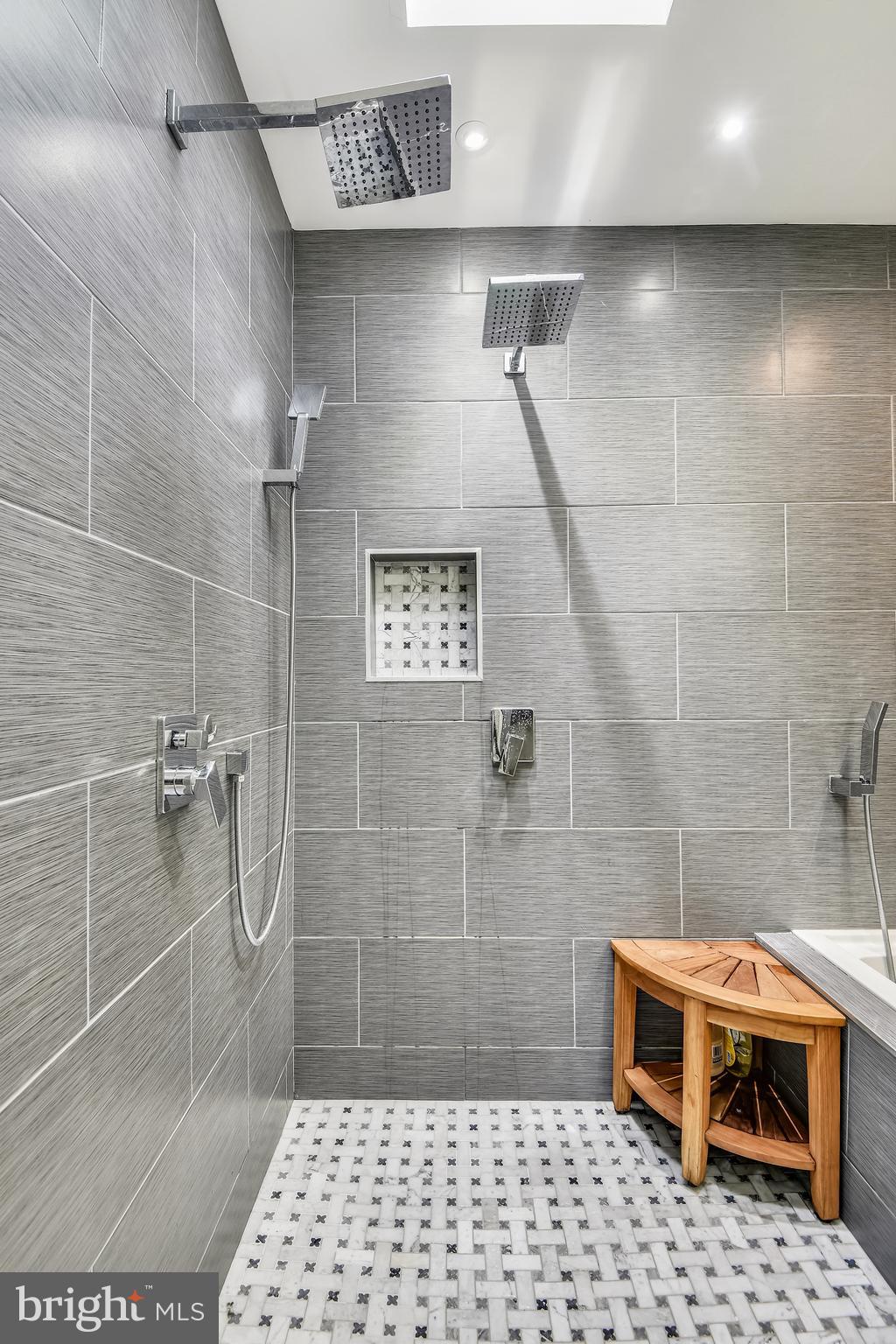 LOCUST POINT - Residential Lease