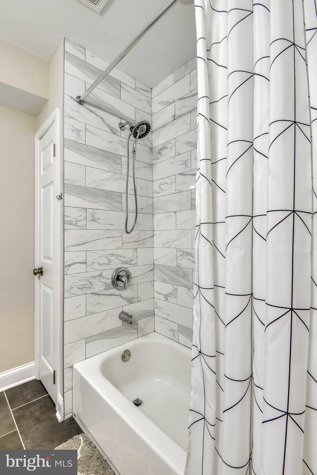 LOCUST POINT - Residential Lease