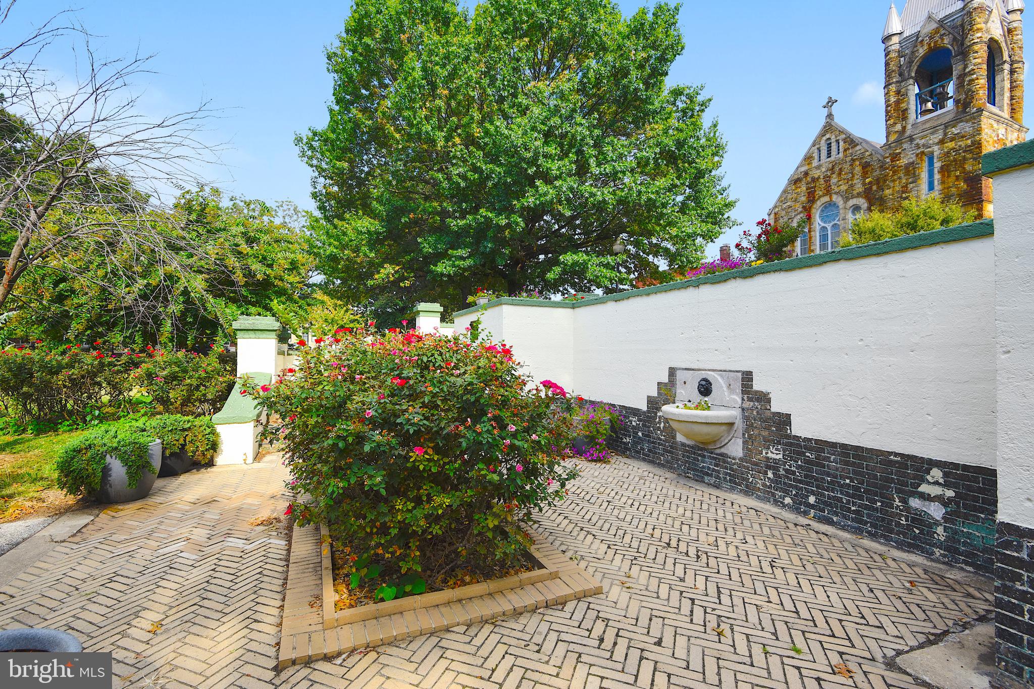 LOCUST POINT - Residential Lease