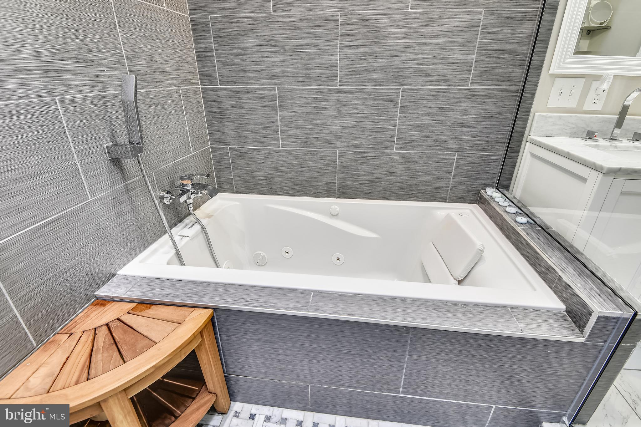 LOCUST POINT - Residential Lease