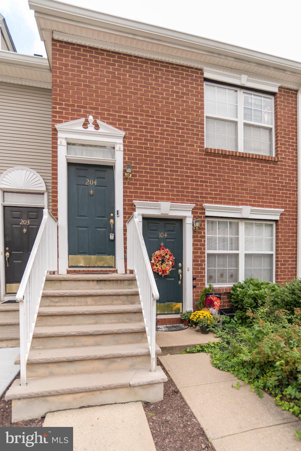 204 LANSDOWNE COURT