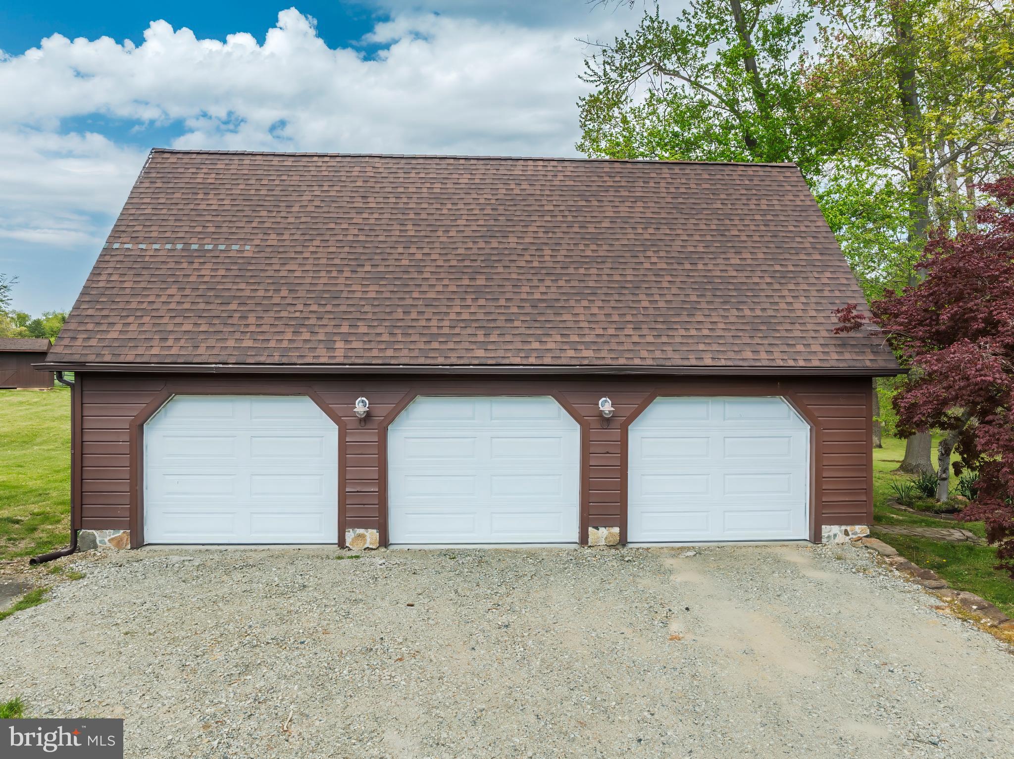PONDS EDGE - Residential
