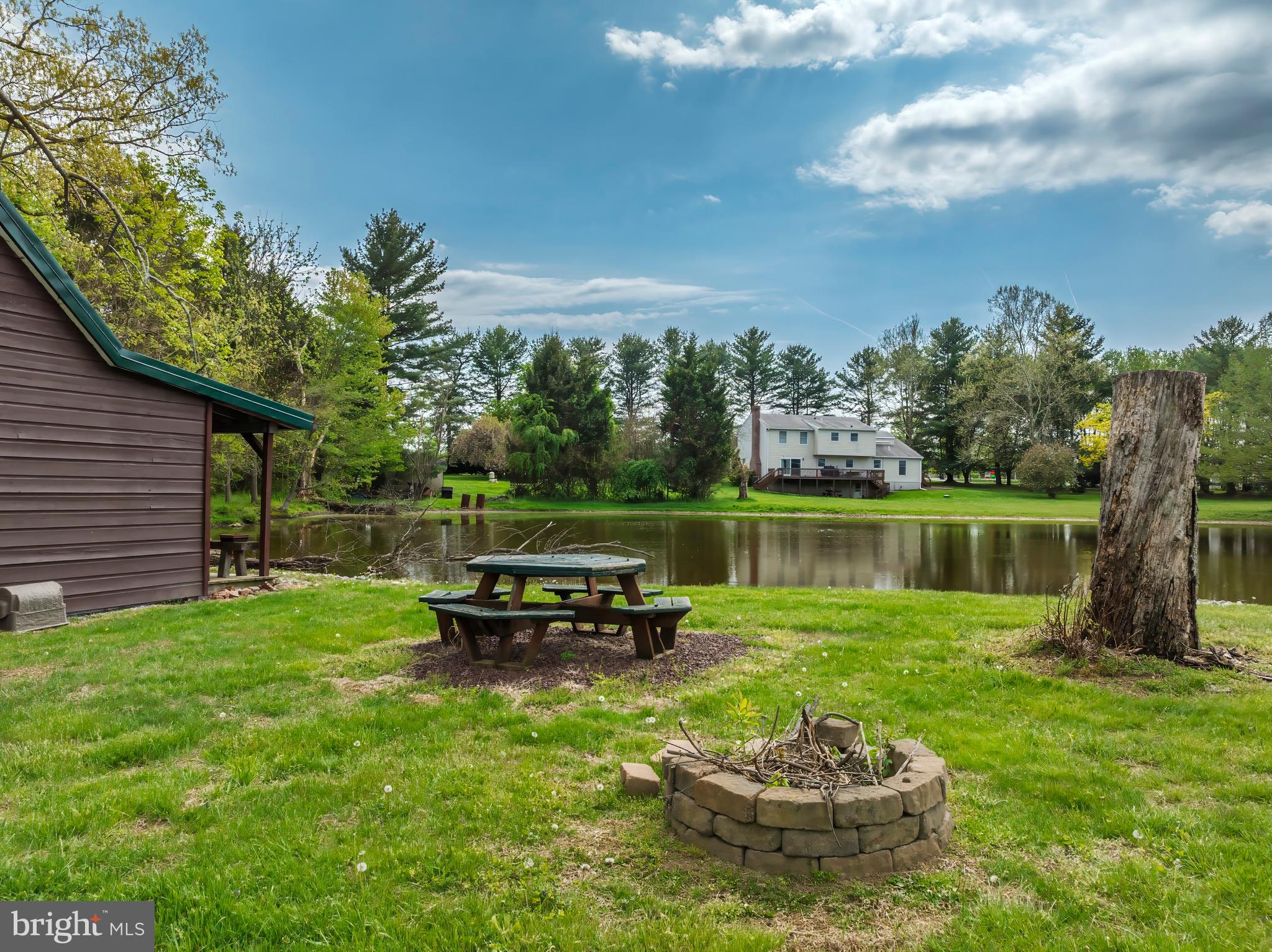 PONDS EDGE - Residential