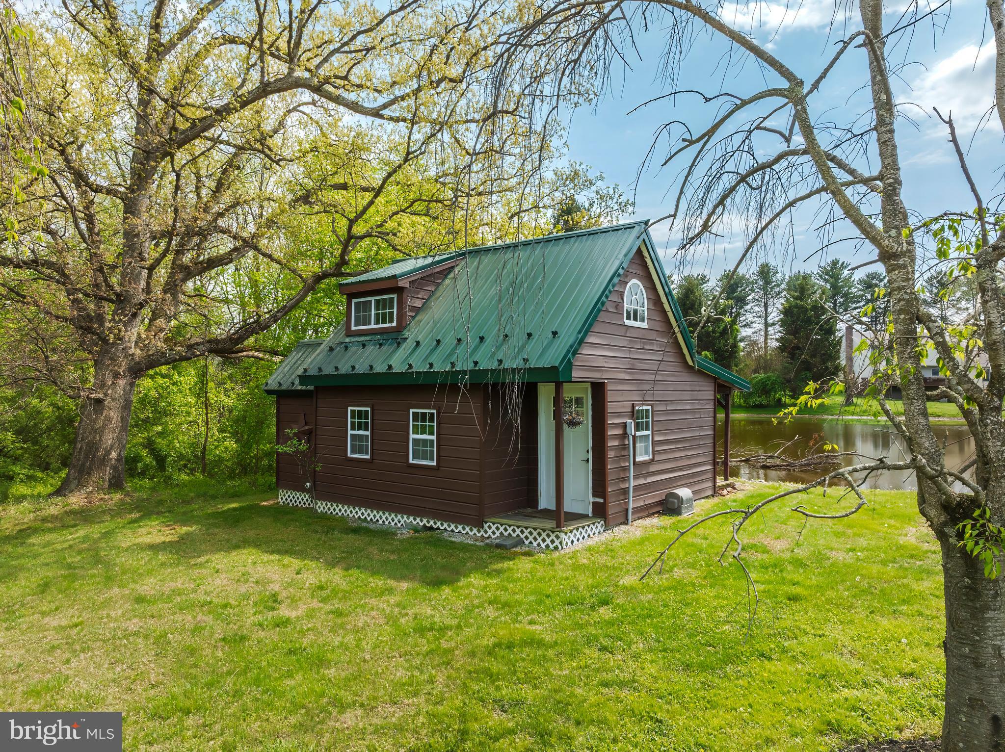 PONDS EDGE - Residential