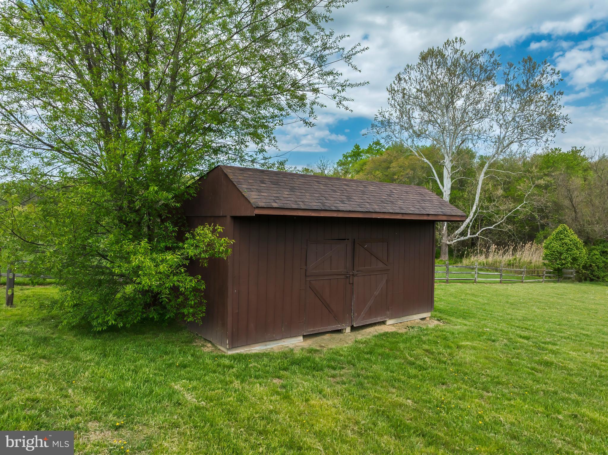 PONDS EDGE - Residential