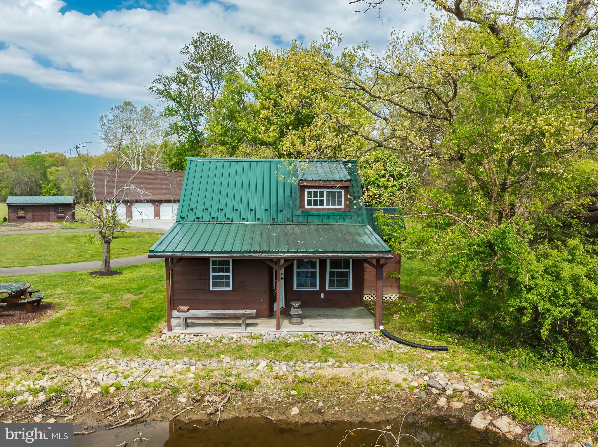 PONDS EDGE - Residential