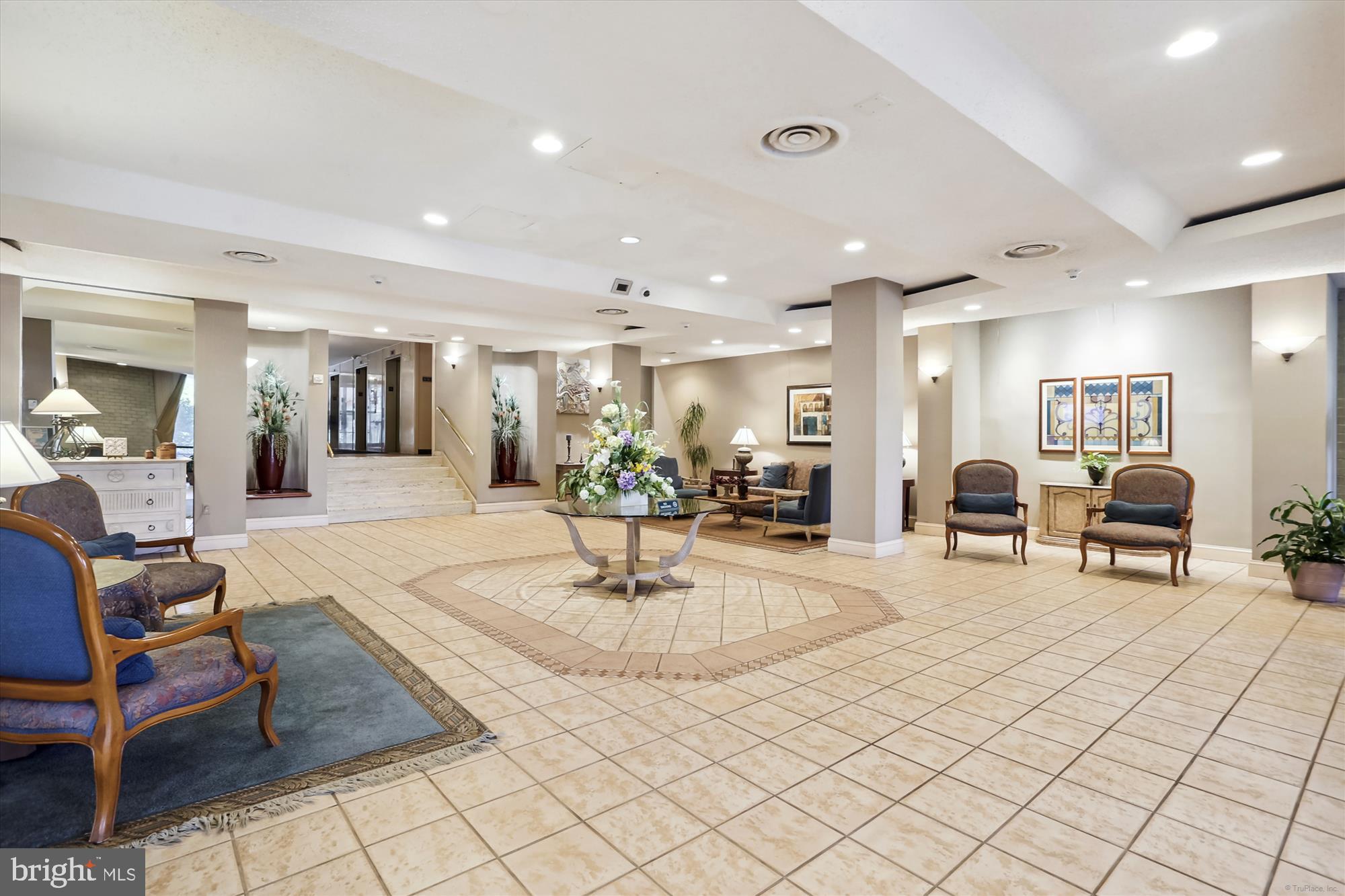 WESTLAKE TOWERS - Residential