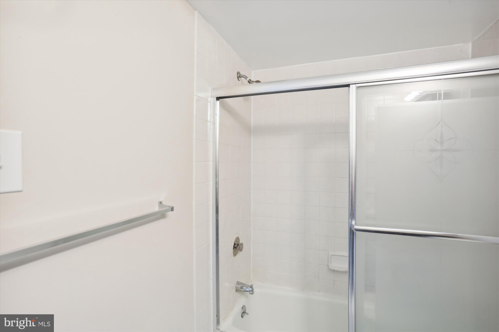 WESTLAKE TOWERS - Residential