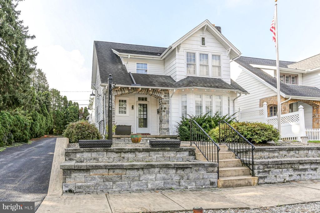 Photo of 1604 Columbia Avenue, Lancaster, PA 17603 (MLS # PALA2052546)