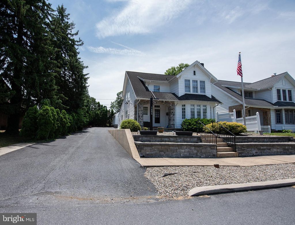 Photo of 1604 Columbia Avenue, Lancaster, PA 17603 (MLS # PALA2052546)