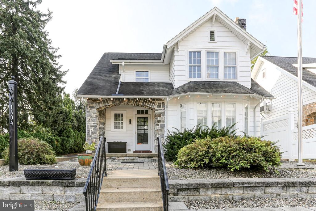 Photo of 1604 Columbia Avenue, Lancaster, PA 17603 (MLS # PALA2052546)