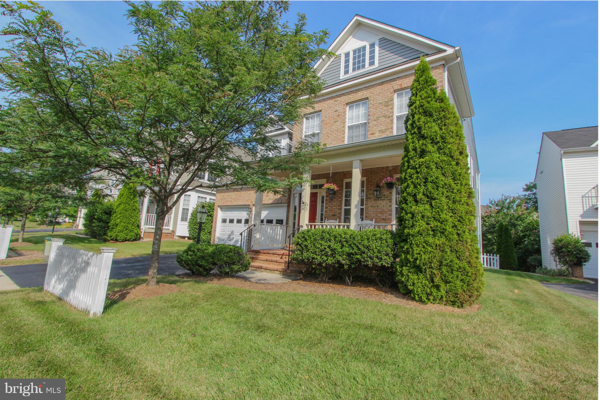 SIGNATURE AT BROADLANDS - Residential