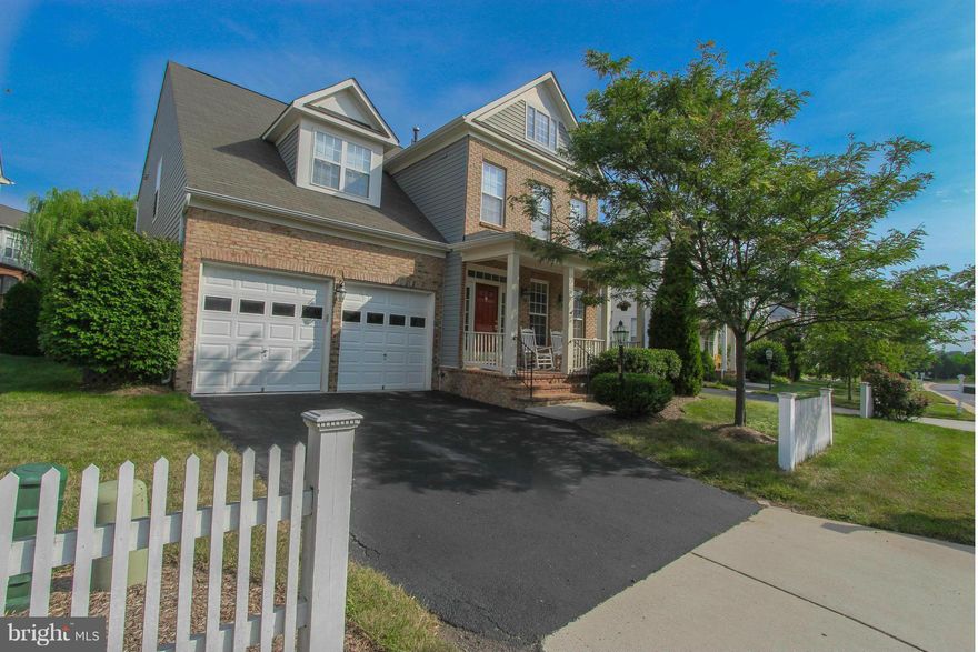 SFH IN THE BROADLANDS WITH 4 LARGE BEDROOMS, 3 BATHS, MASTER STUDY & LOFT ON UPPER LEVEL*HARDWOOD IN FOYER, LIVING, DINING, KITCHEN, & BREAKFAST AREA*KITCHEN WITH CENTER ISLAND & GAS COOK TOP*NEW REFRIGERATOR*FAMILY ROOM WITH GAS FP OFF KITCHEN*NEWER TWO ZONE HEAT & AC*DECK*NEW BRICK PAVER PATIO & FIRE PIT*FENCED BACK YARD*PLENTY OF STORAGE*BROADLANDS AMENITIES INCLUDING LAWN CARE*