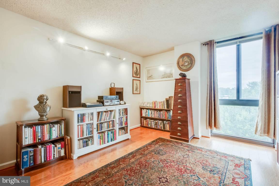 IDYLWOOD TOWERS - Residential