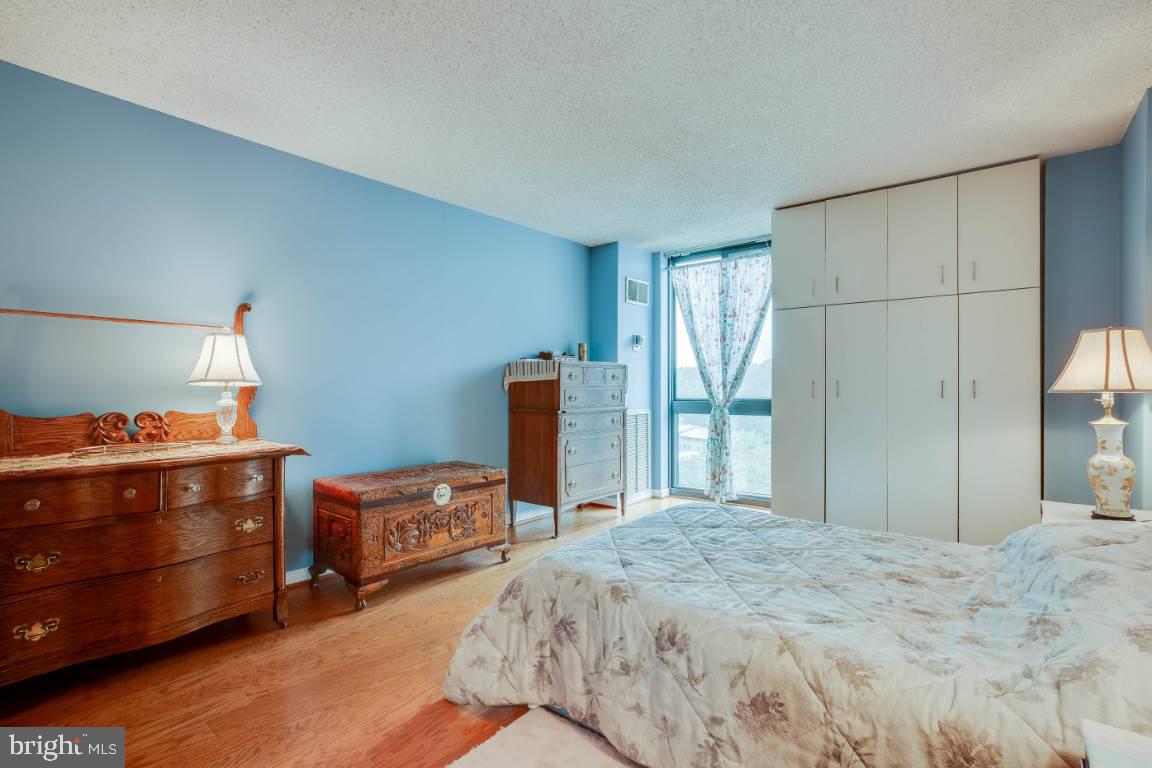 IDYLWOOD TOWERS - Residential