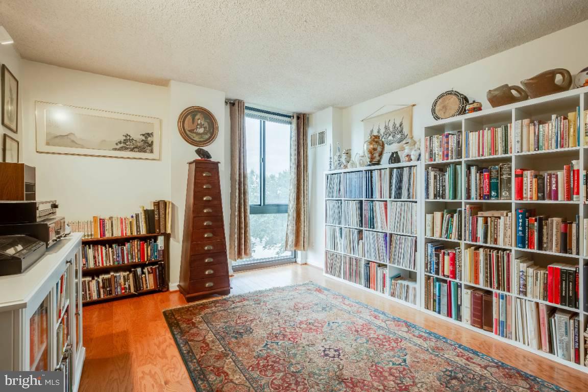 IDYLWOOD TOWERS - Residential