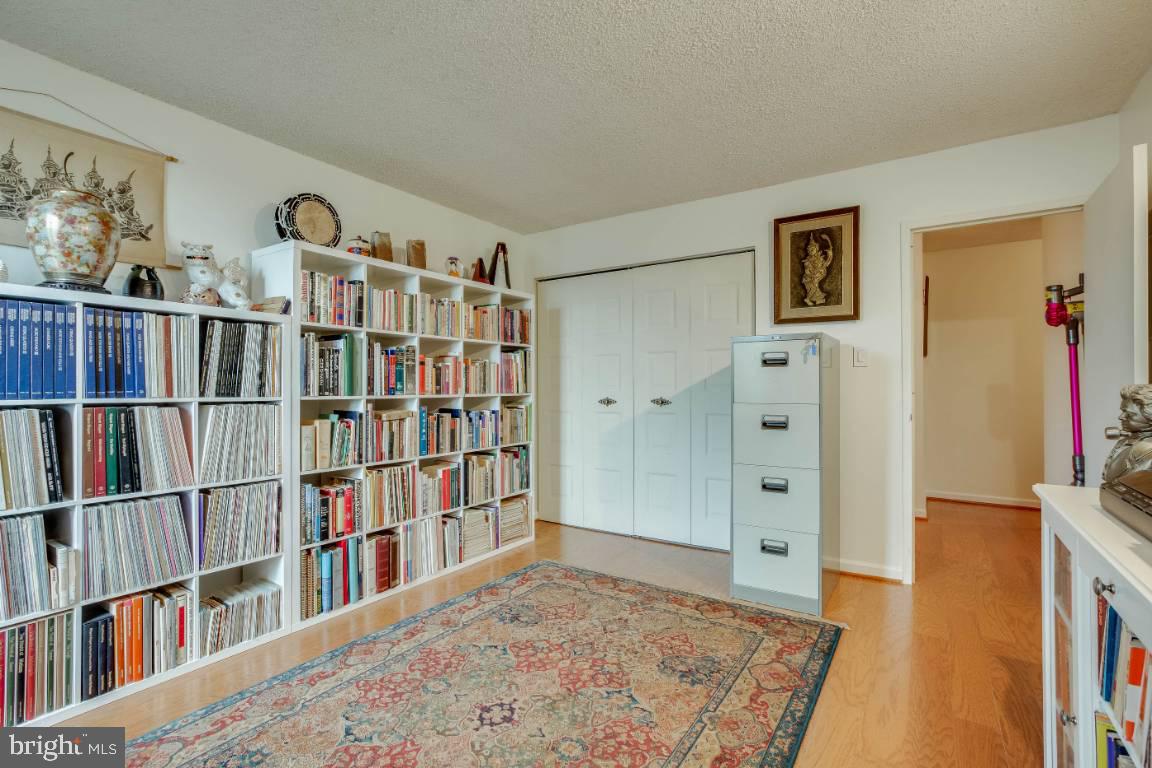 IDYLWOOD TOWERS - Residential