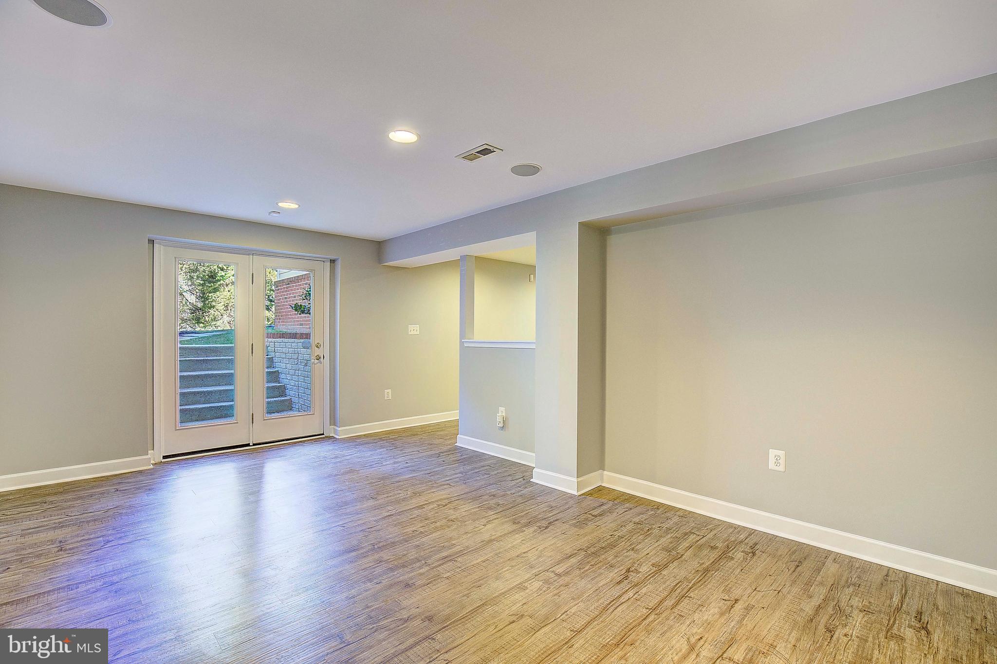 SOUTH RIVER COLONY - Residential